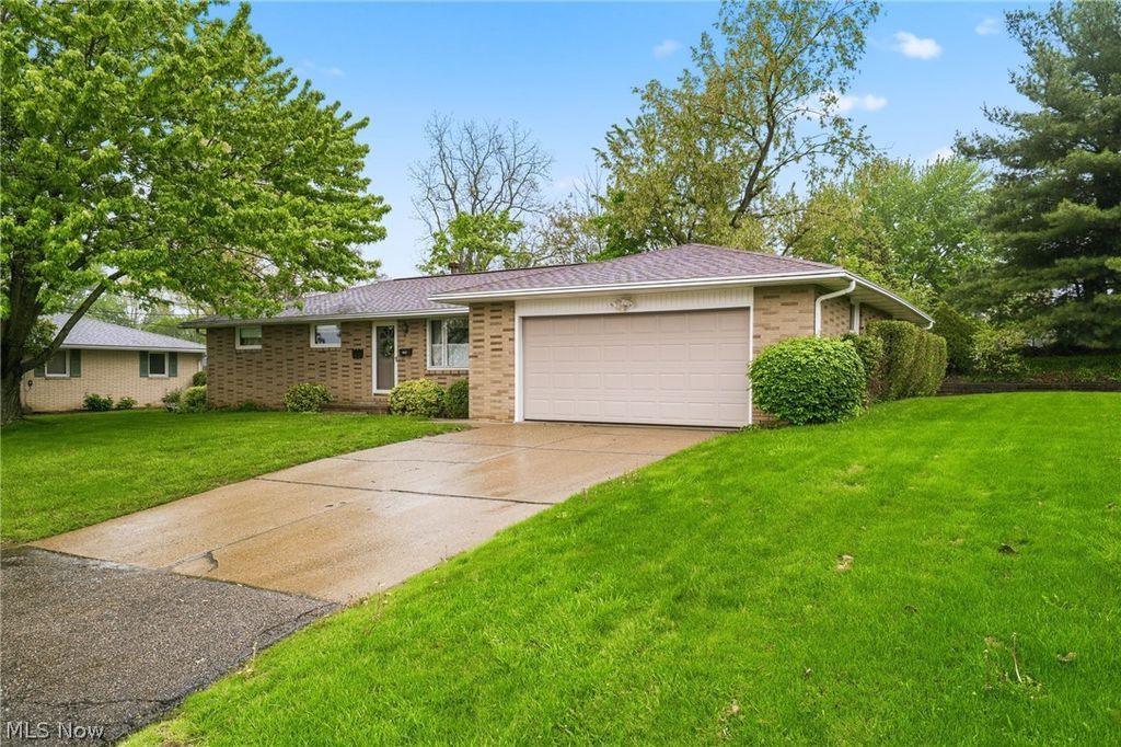 Photo of 462 Ford Street NW, Massillon, OH 44647 (MLS # 5205500)