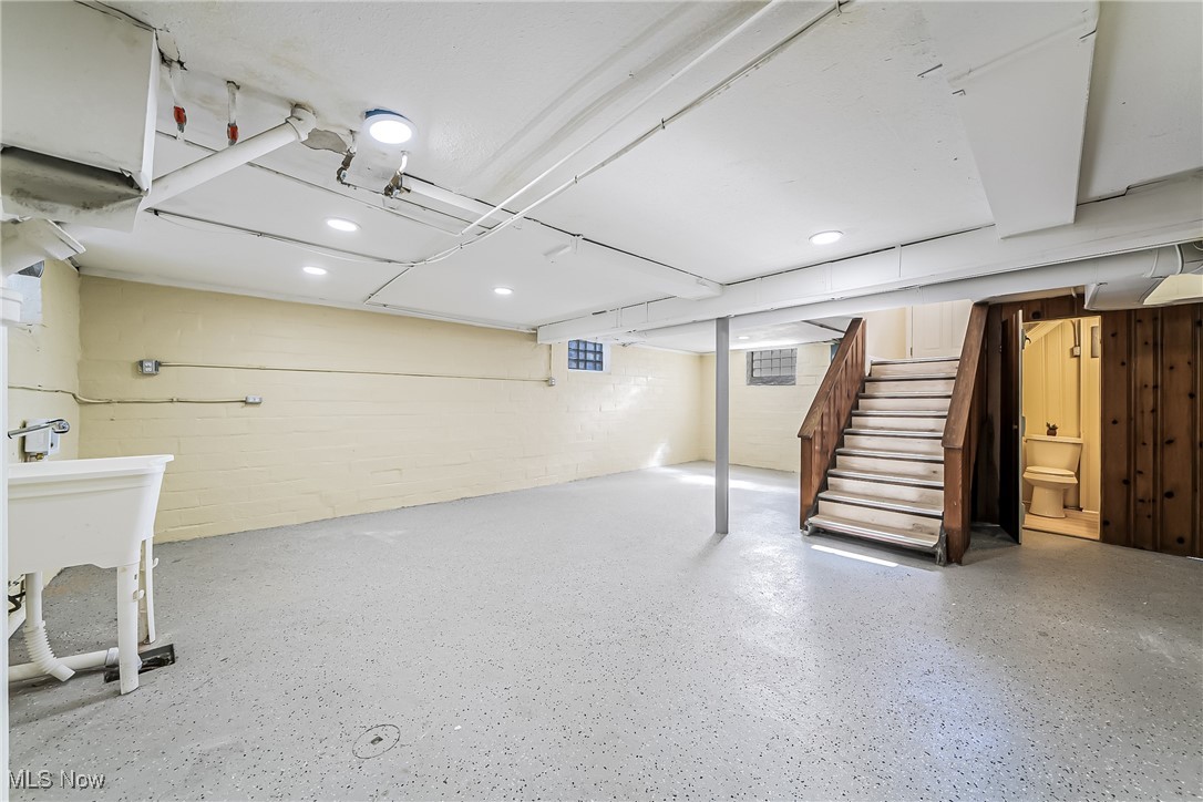 Riverside Manor - Residential