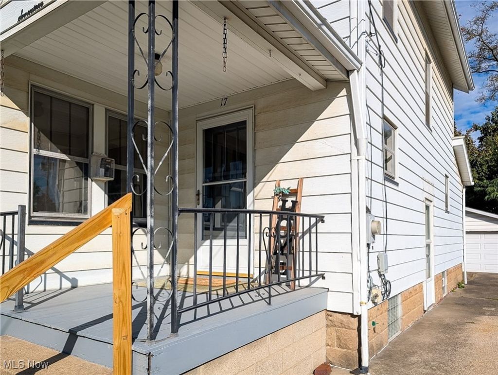 Photo of 17 W Woodsdale Avenue, Akron, OH 44301 (MLS # 5165608)