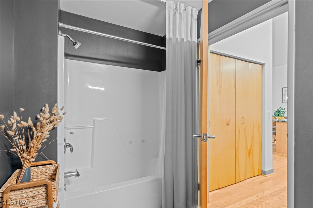 Cleveland, Ohio 44113, United States, 2 Bedrooms Bedrooms, ,2 BathroomsBathrooms,Residential,Active,240795