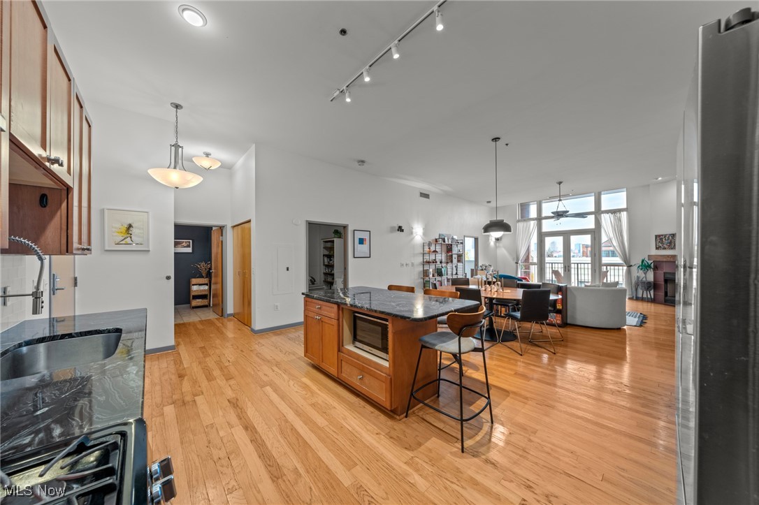 Cleveland, Ohio 44113, United States, 2 Bedrooms Bedrooms, ,2 BathroomsBathrooms,Residential,Active,240795