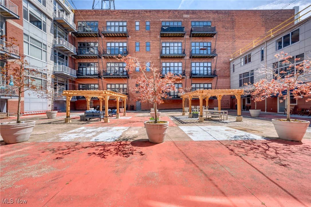 Cleveland, Ohio 44113, United States, 2 Bedrooms Bedrooms, ,2 BathroomsBathrooms,Residential,Active,240795