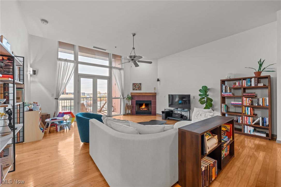 Cleveland, Ohio 44113, United States, 2 Bedrooms Bedrooms, ,2 BathroomsBathrooms,Residential,Active,240795