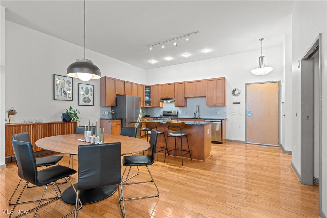 Cleveland, Ohio 44113, United States, 2 Bedrooms Bedrooms, ,2 BathroomsBathrooms,Residential,Active,240795