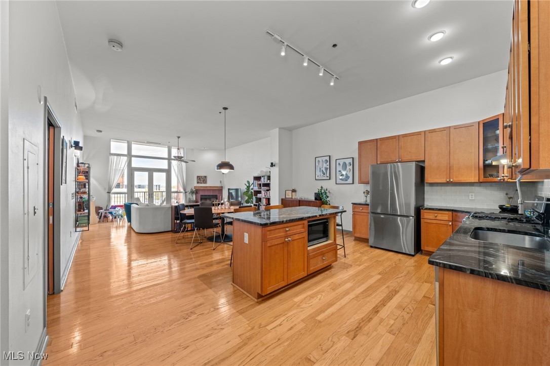 Cleveland, Ohio 44113, United States, 2 Bedrooms Bedrooms, ,2 BathroomsBathrooms,Residential,Active,240795