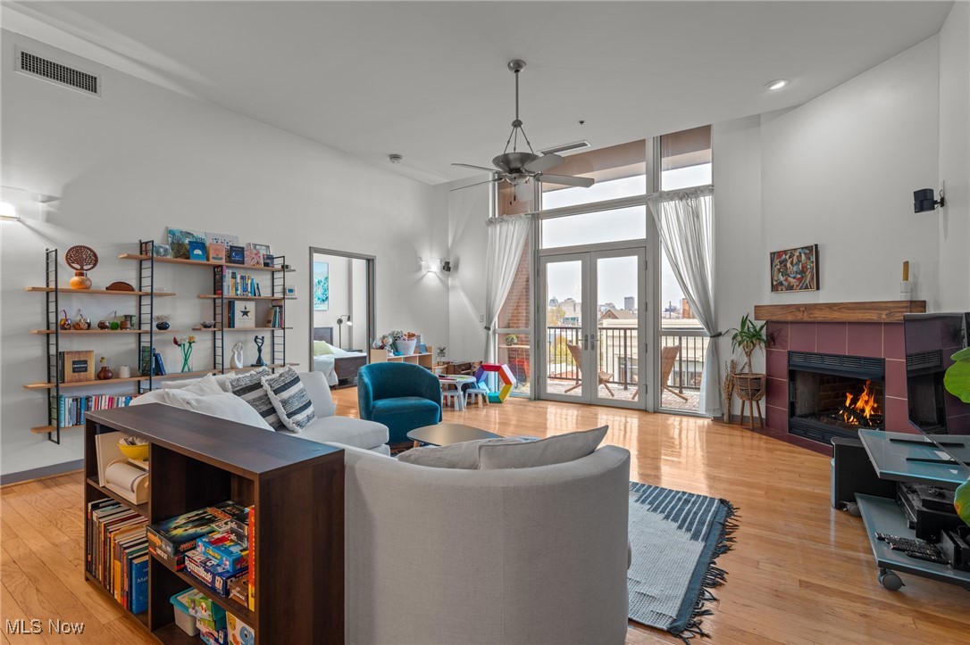 Cleveland, Ohio 44113, United States, 2 Bedrooms Bedrooms, ,2 BathroomsBathrooms,Residential,Active,240795