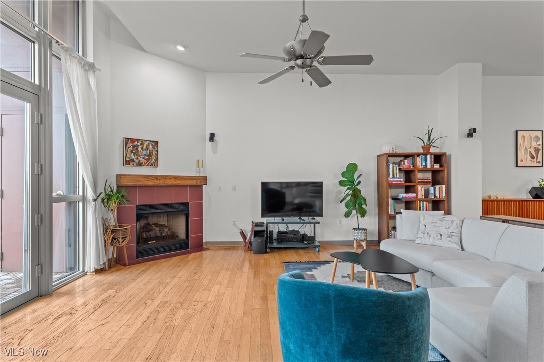 Cleveland, Ohio 44113, United States, 2 Bedrooms Bedrooms, ,2 BathroomsBathrooms,Residential,Active,240795