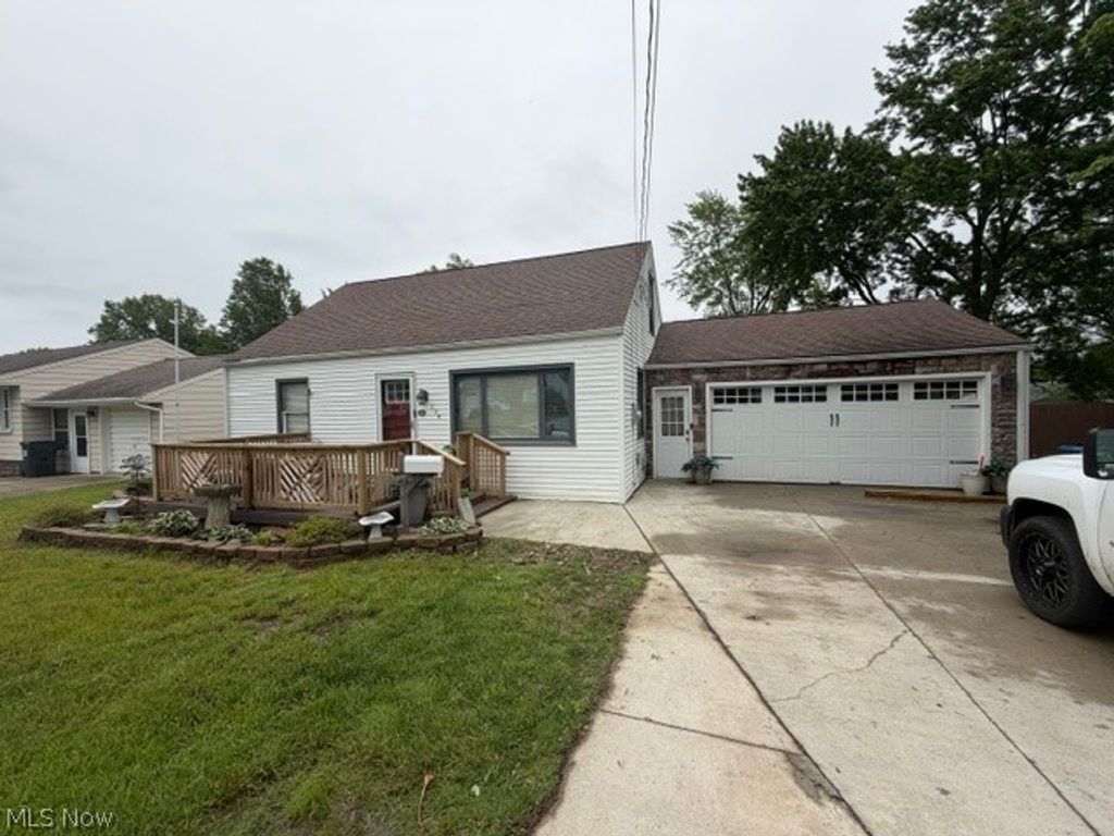 Photo of 139 Dehoff Drive, Austintown, OH 44515 (MLS # 5214368)