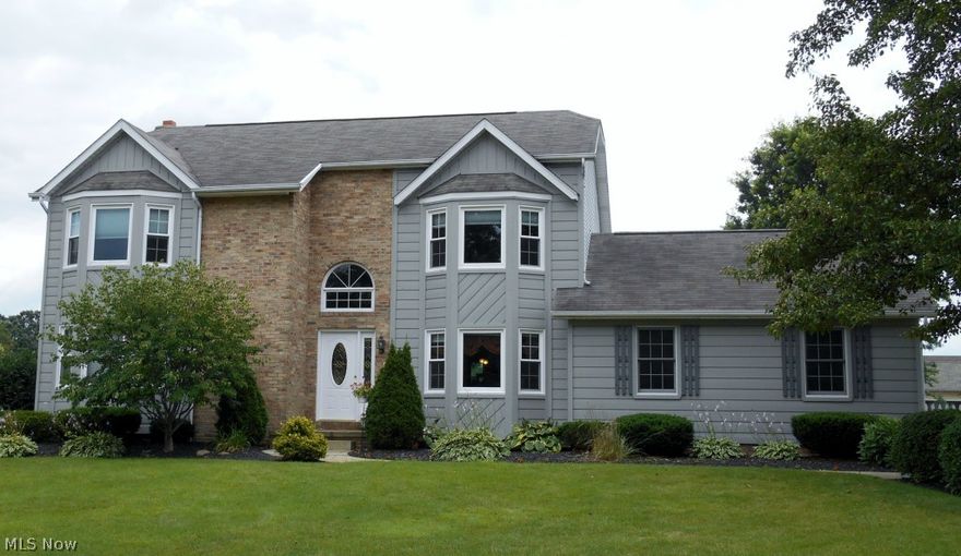 Step into the large open foyer of this 4 bedroom, 2 1/2 bathroom home in a great Bob-O-Link location. The large family/living room, sunny applianced  kitchen, half bath, laundry room, office/den, formal dining room and 3 season sun room with vaulted ceiling complete the first floor. The many updates include windows in 2006, new spa bath in the master suite in 2009, sliding doors and skylights in the 3 season room in 2010, new flooring and carpet in 2012, new furnace, a/c, new front door, newly painted fence and front of house repainted in 2013, sump pump in 2014. The basement is 12 course block. A large flat backyard includes a storage barn new in 2012. Home warranty included.