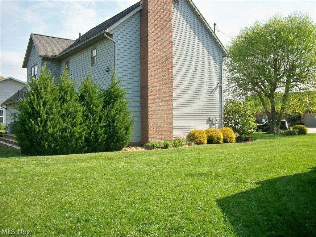 Photo of 5 Sawgrass Circle, Belpre, OH 45714 (MLS # 5204958)