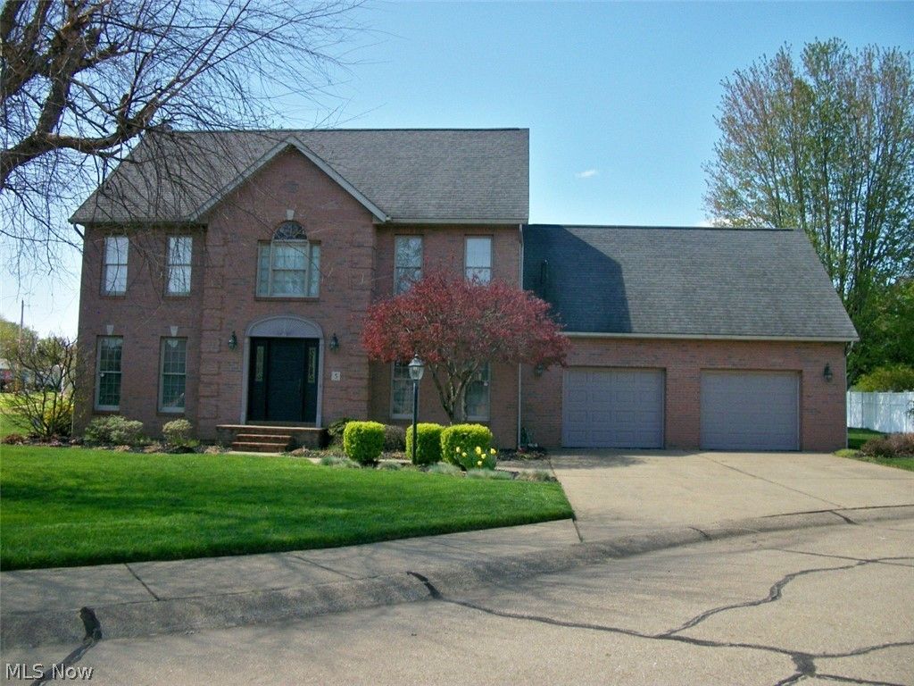 Photo of 5 Sawgrass Circle, Belpre, OH 45714 (MLS # 5204958)