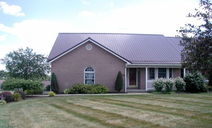 1 1/2 story condo, 2 bedroom, 3 full baths, upper deck and lower patio with walkout basement. Attached 2 car garage, deck overlooks pond.