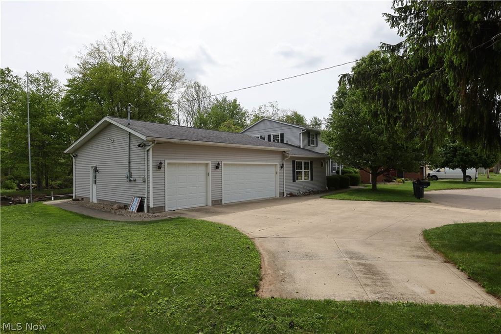 Photo of 915 Nautical Drive, Vermilion, OH 44089 (MLS # 5210038)