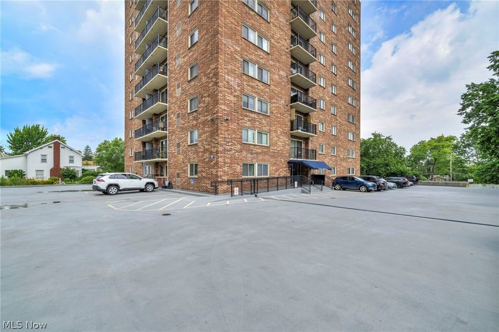 Photo of 15555 Hilliard Road #504, Lakewood, OH 44107 (MLS # 5225600)