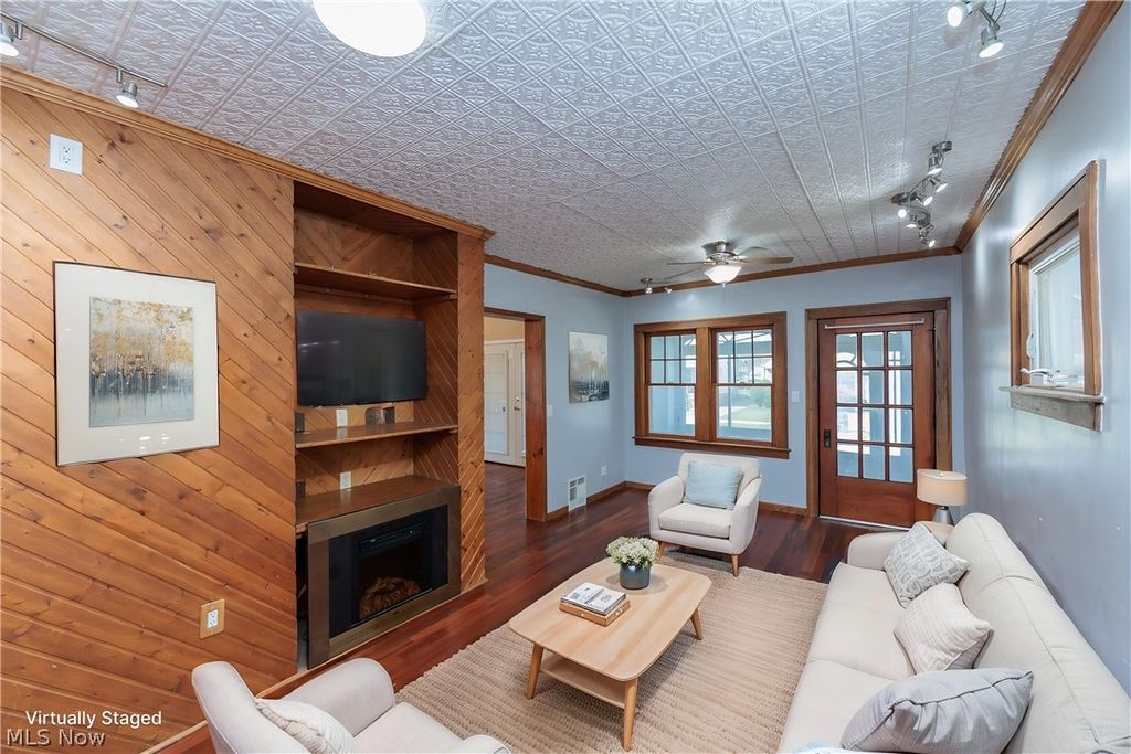 Photo of 3563 W 97th Street, Cleveland, OH 44102 (MLS # 5197393)