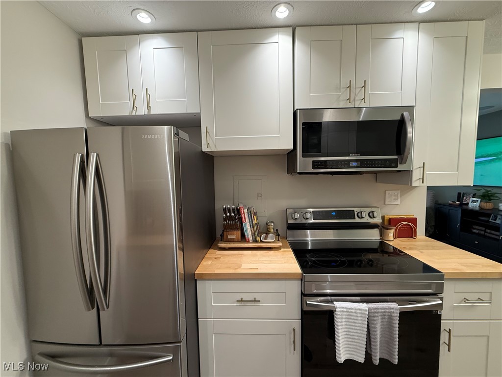 Meadows Ph Condos - Residential