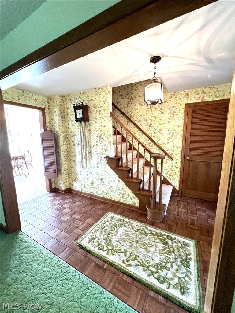 389 W High Street
