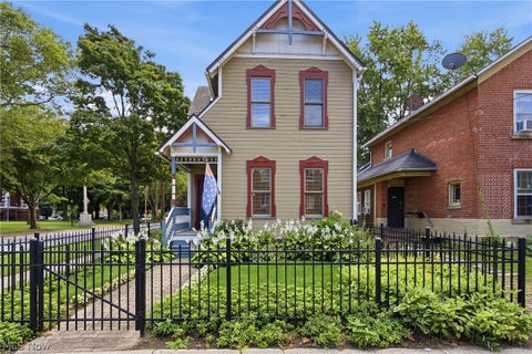 Homes For Sale - 3801 Bridge Avenue<br/> Cleveland, OH 44113