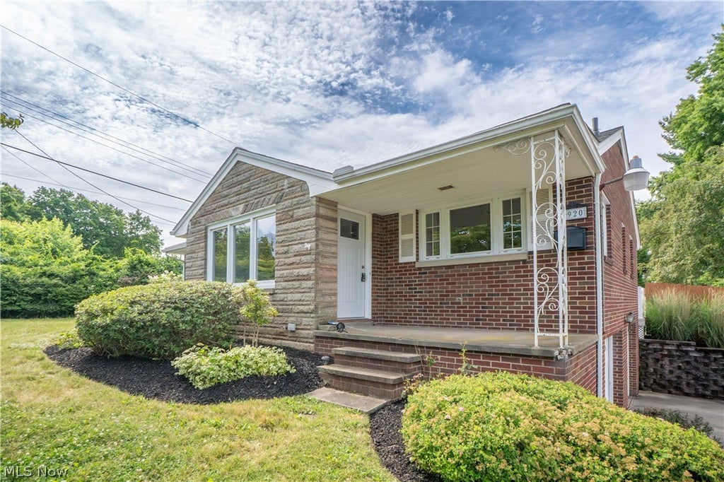 Photo of 3920 Ashwood Street NW, Canton, OH 44708 (MLS # 5221796)