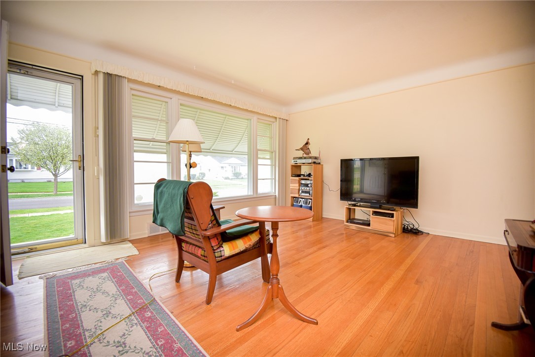 15988 Remora Boulevard, Brook Park, Ohio image 3