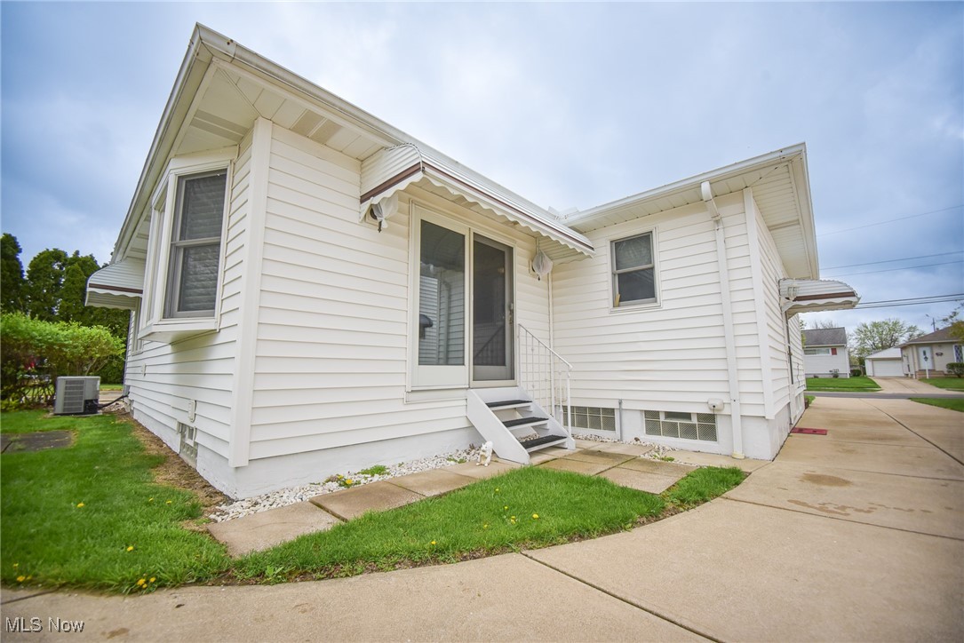 15988 Remora Boulevard, Brook Park, Ohio image 40