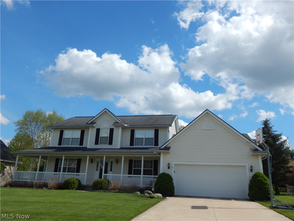 Welcome to Quail Highlands. Cul de sac Colonial. Nice size family room with open Kitchen. First floor laundry.
Formal dining with hardwood floors.