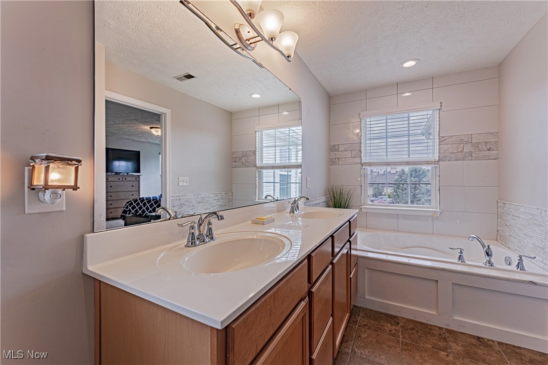 865 Hilliary Lane, Aurora, Ohio image 27