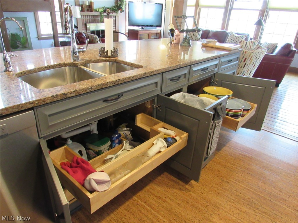 Roaming Rock Shores - Residential