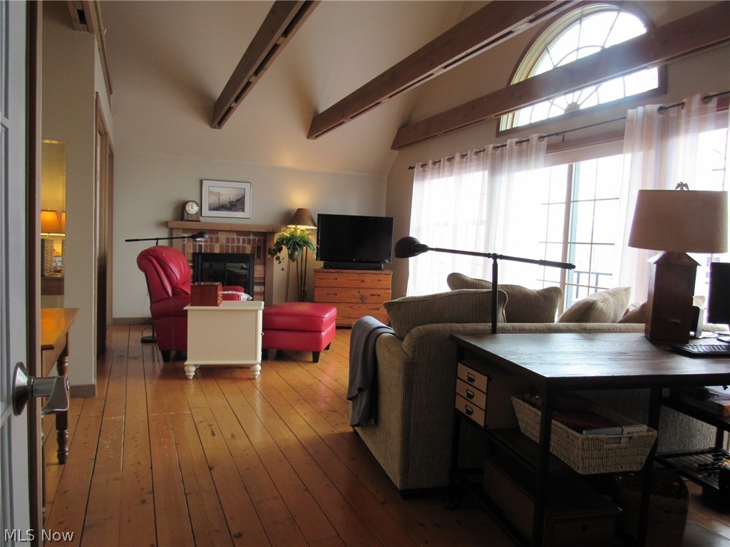 Roaming Rock Shores - Residential