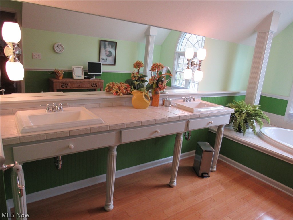 Roaming Rock Shores - Residential