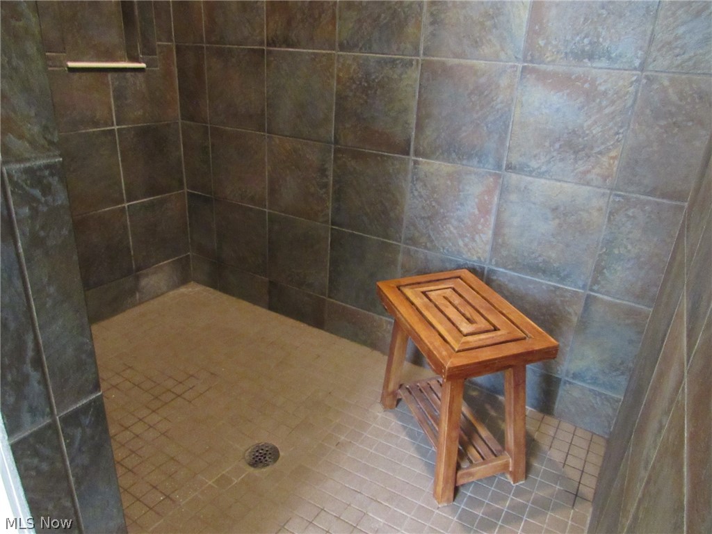 Roaming Rock Shores - Residential