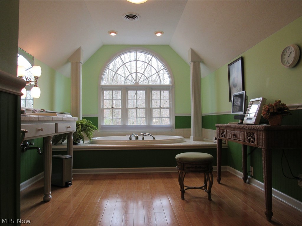 Roaming Rock Shores - Residential