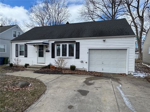 Tiny photo for 33661 Kenilworth Road, Eastlake, OH 44095 (MLS # 5190084)