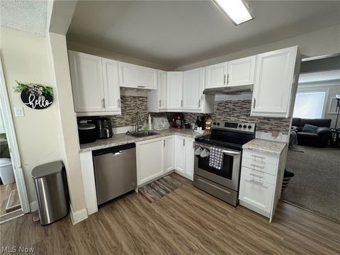 Tiny photo for 33661 Kenilworth Road, Eastlake, OH 44095 (MLS # 5190084)