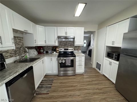 Tiny photo for 33661 Kenilworth Road, Eastlake, OH 44095 (MLS # 5190084)