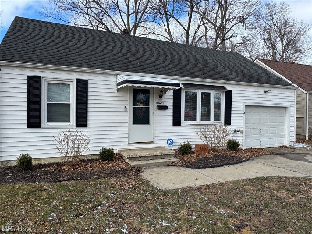 Photo of 33661 Kenilworth Road, Eastlake, OH 44095 (MLS # 5190084)