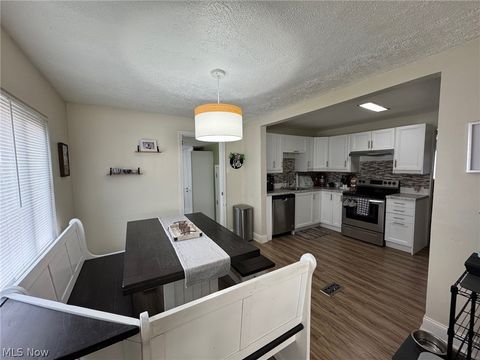 Tiny photo for 33661 Kenilworth Road, Eastlake, OH 44095 (MLS # 5190084)