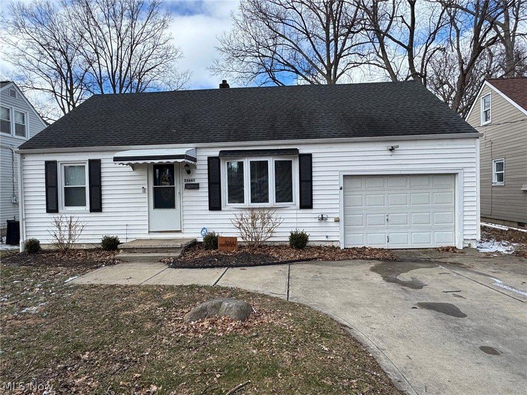 Photo of 33661 Kenilworth Road, Eastlake, OH 44095 (MLS # 5190084)