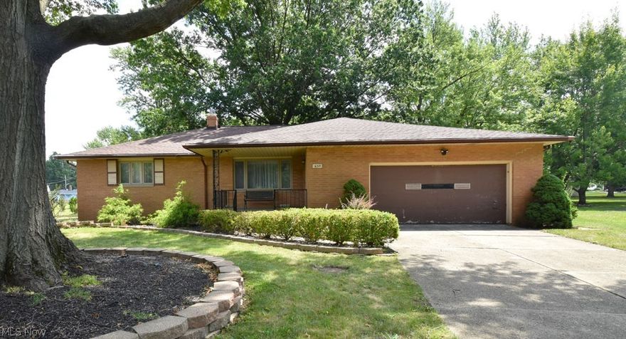 Here is your chance to have easy, first floor living, brick ranch in a much desired neighborhood of Highland Heights!  Gorgeous hardwood floors throughout most of the first floor.  Walk in and you're greeted with the large spacious living room which flows into the dining room. Three nice size bedrooms are down the hall with a full  bath.  All appliances stay with the eat in kitchen.  Sliding doors off of the family room open to a patio and large deck.  Beautiful, large, corner lot has nice, mature trees.  Rec Room in lower level is ideal place to relax and entertain with loads of storage.  The basement also has wonderful workshop and a full bath with shower.  
New roof! Make an appt today!