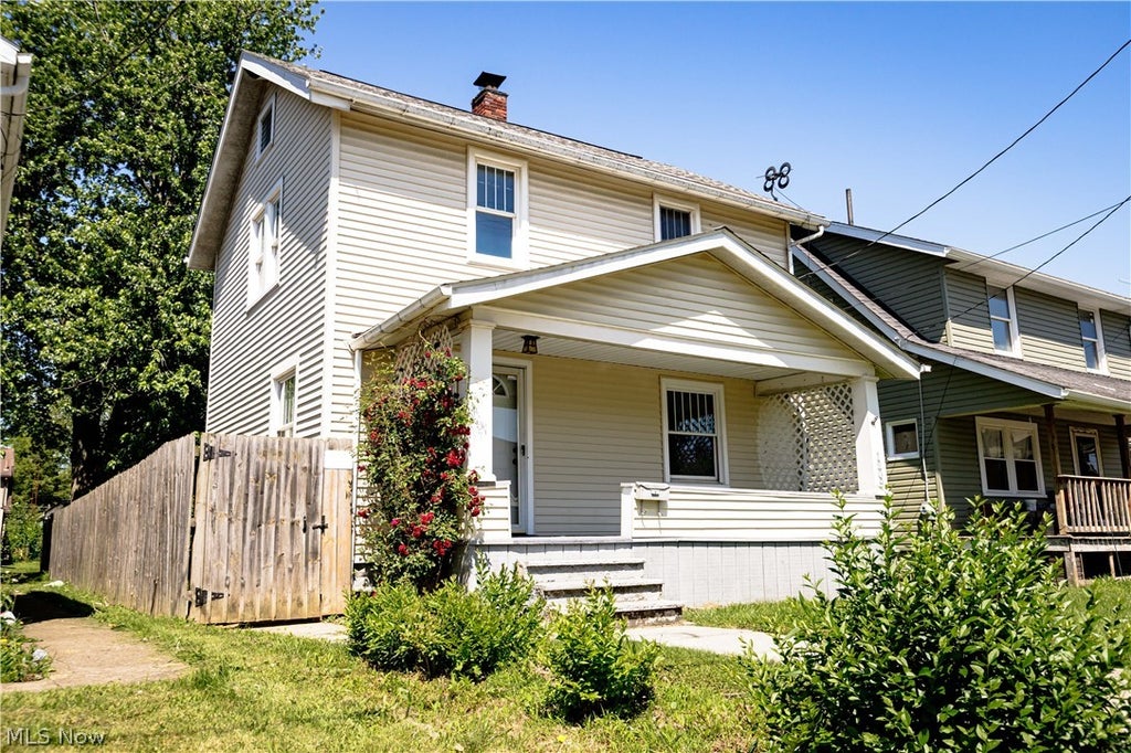 Photo of 1209 Roslyn Avenue SW, Canton, OH 44710 (MLS # 5216959)