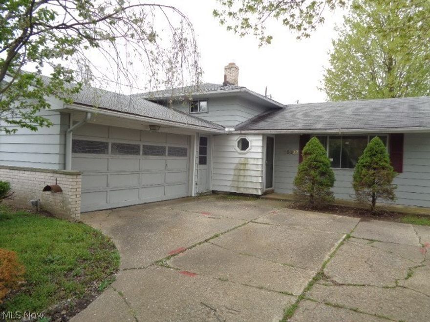 This (3) three bedroom with over 1800+ sq . ft.  just wants for your TLC!  Situated in a great neighborhood with easy access to I-90 or 480 and of course, the airport.  
Covered patio in rear of home with great fenced yard.

Buyer responsible for own due diligence, inquiry and verification of all property information, condition, square footage, tax, POS requirements and parcel data. Broker is not liable or responsible to verify any information as all data in MLS is reflective of public records. Buyers recommended to investigate all data. Seller will not make repairs, property sold in as-is condition without guarantee or warranty by seller. Insured Escrow 1,020.00