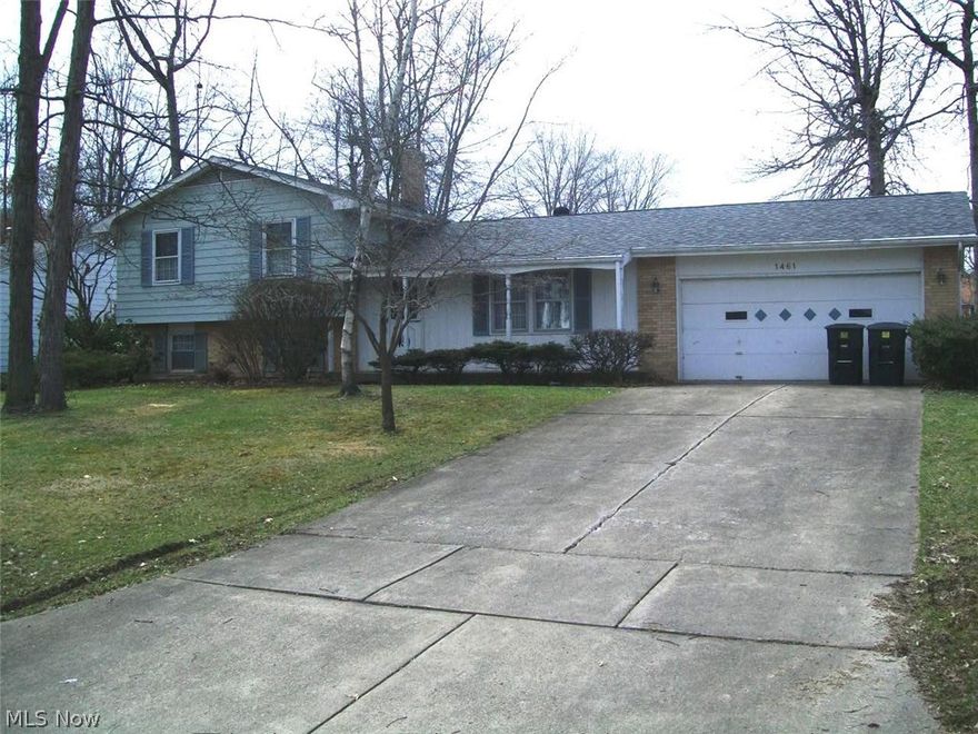 Howland split level with 3 bedrooms, 2 1/2 baths. House features an attached 2 car heated garage with hot and cold water, double drive, shed, central air.  Finished lower level with wood burning fireplace. Located on a quiet cul de sac. A must see!!!