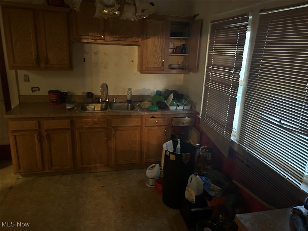 10204 Parkview Avenue, Garfield Heights, Ohio image 7