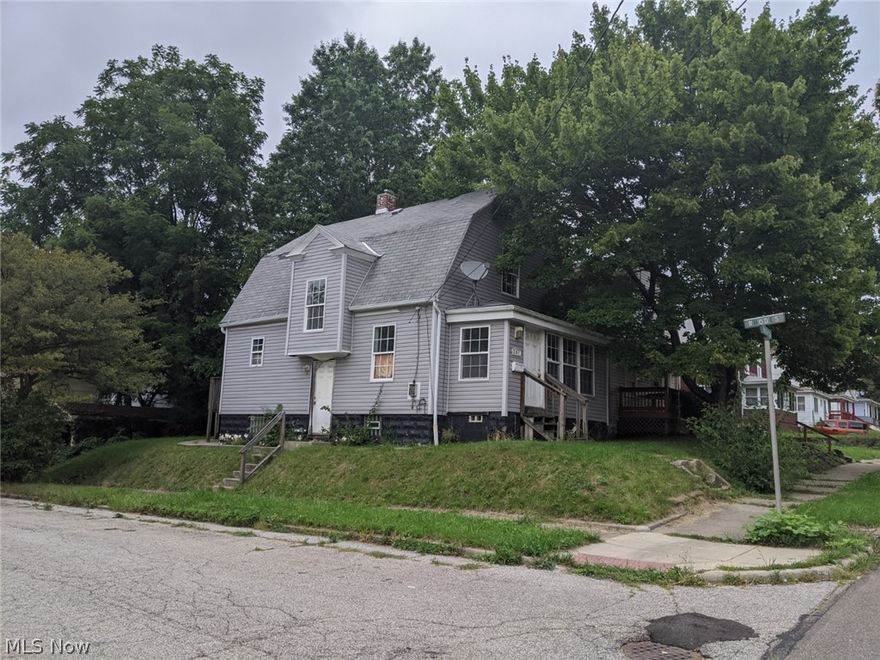 2 properties for one price. Selling this property parcel#6813513 and Parcel #6829836 for a total of $35,000. COLONIAL ALUMINUM/VINYL 2 STORY
WITH 616 SQ FT GROUND FLOOR LIVING AREA AND 1238 TOTAL SQ FT LIVING AREA, BUILT ABOUT 1915. IT HAS 6 TOTAL ROOMS
WITH 2 BEDROOMS, 1 FULL BATHROOM, A FULL BASEMENT. Seller is selling property "AS-IS". Seller will make no repairs. Buyers will
be responsible for the repairs that need to done by Akron Environmental Health Housing Code