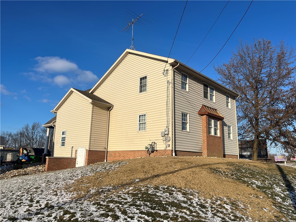 Nice first floor office space that is ready to move into. This unit is conveniently located on Navarre Road with easy access to Route 30, I-77, Canton, Massillon and areas to the south. There are 3 nice sized offices in the unit, a reception area, kitchenette and a couple of open spaces to work.