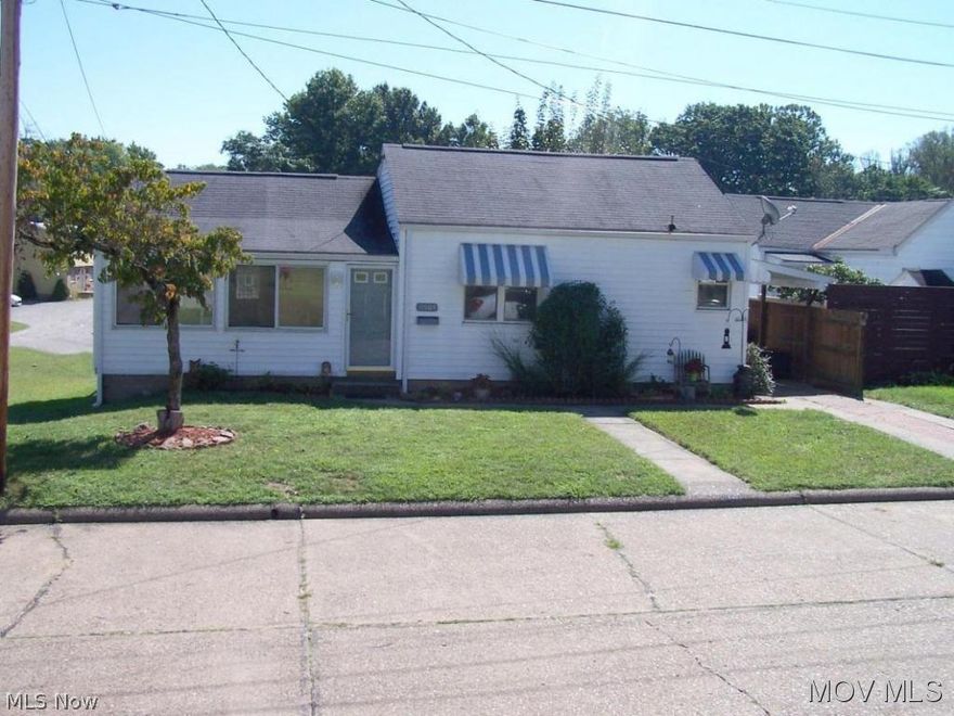 Darling ranch home with hardwood floors, new kitchen flooring, counter tops & sinks, updated bathroom, formal dining area, spacious sunroom, 14x22 deck & full unfinished basement. Very cute home!  Elem: Madison Elementary School  Elem/Bus: N  JrHigh: Van Devender Jr. High School  JrHigh/Bus: N  High: Parkersburg High  High/Bus: N  Fire: CIT  Police: CTY  PossFreeGas: N  ;SQFT=Fin L1:1220, Fin Above:1220, Fin Total:1220, Unfin Above:0;GAR= 1 Car Carport