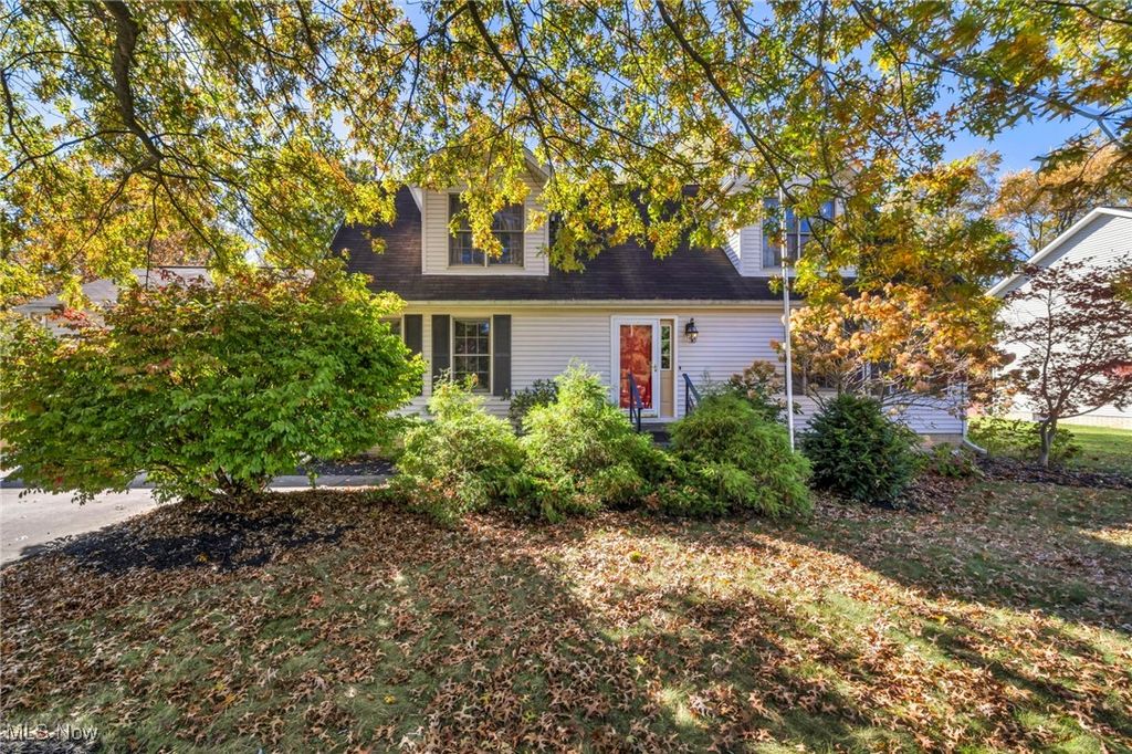 Photo of 7292 Kenssington Drive, North Ridgeville, OH 44039 (MLS # 5179867)