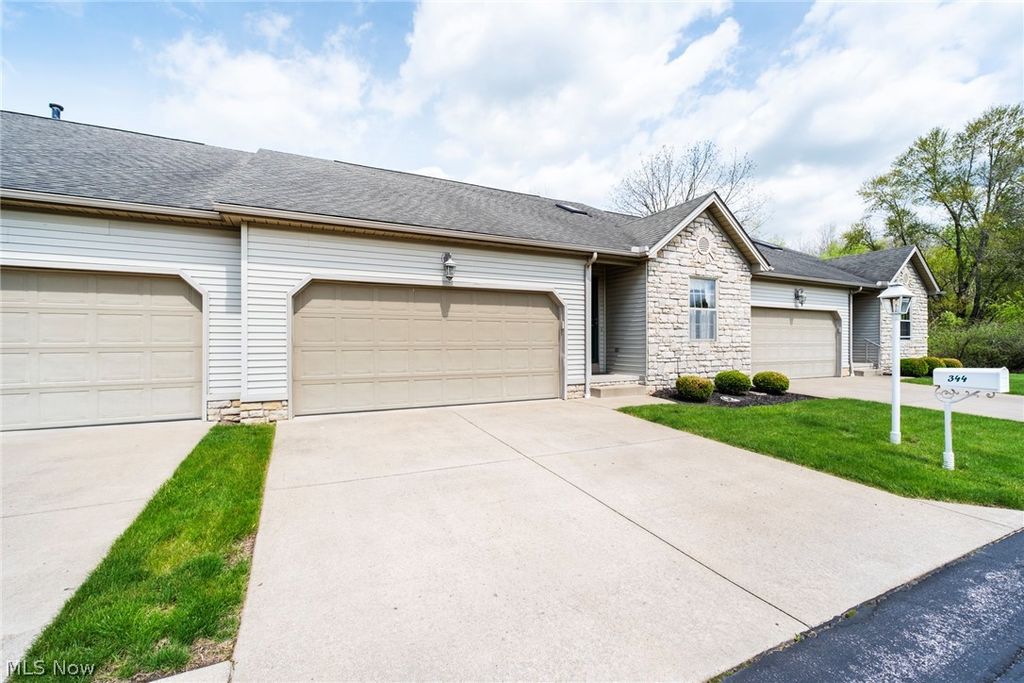 Photo of 344 Myron Street, Hubbard, OH 44425 (MLS # 5207955)