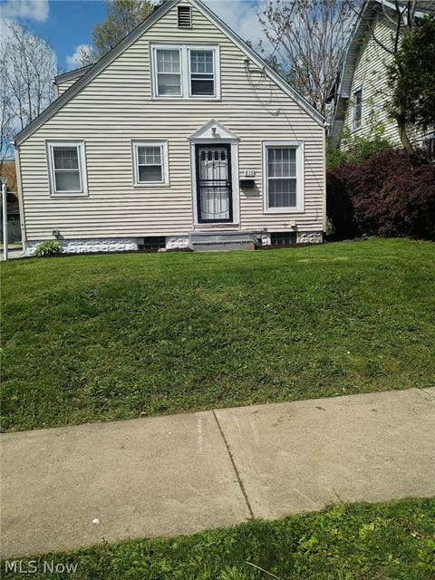 Homes For Sale - 815 Russell Avenue<br/> Akron, OH 44307