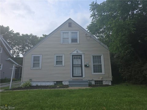 Homes For Sale - 815 Russell Avenue<br/> Akron, OH 44307